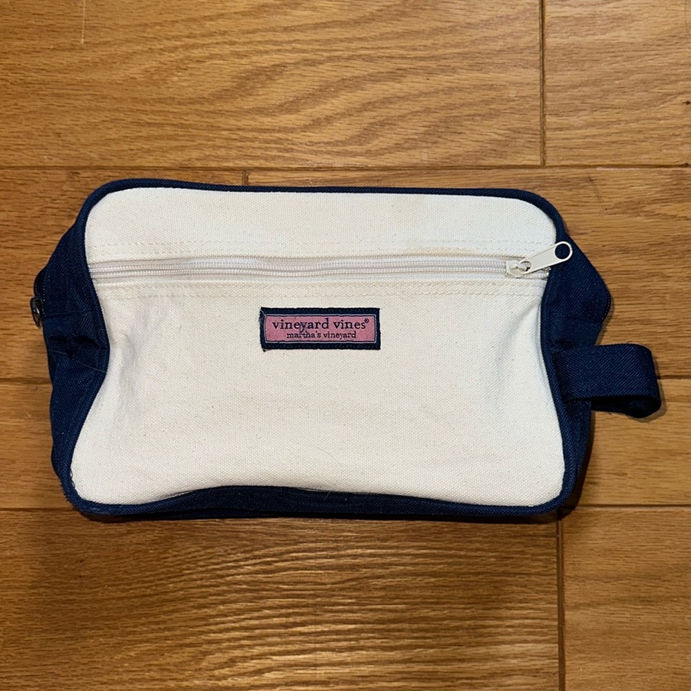 Vineyard Vines Makeup Bag